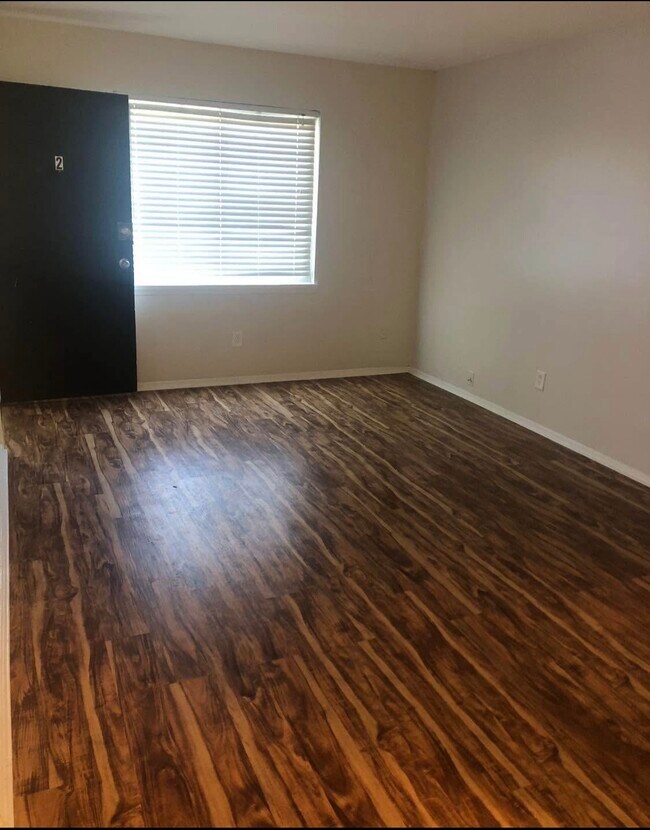 Foto del edificio - 9327 La Grange Rd