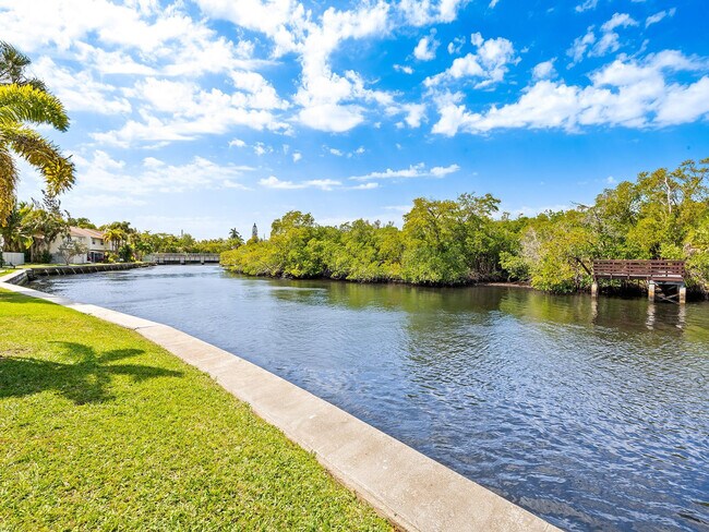 Foto del edificio - 1989 NE 15th Ave