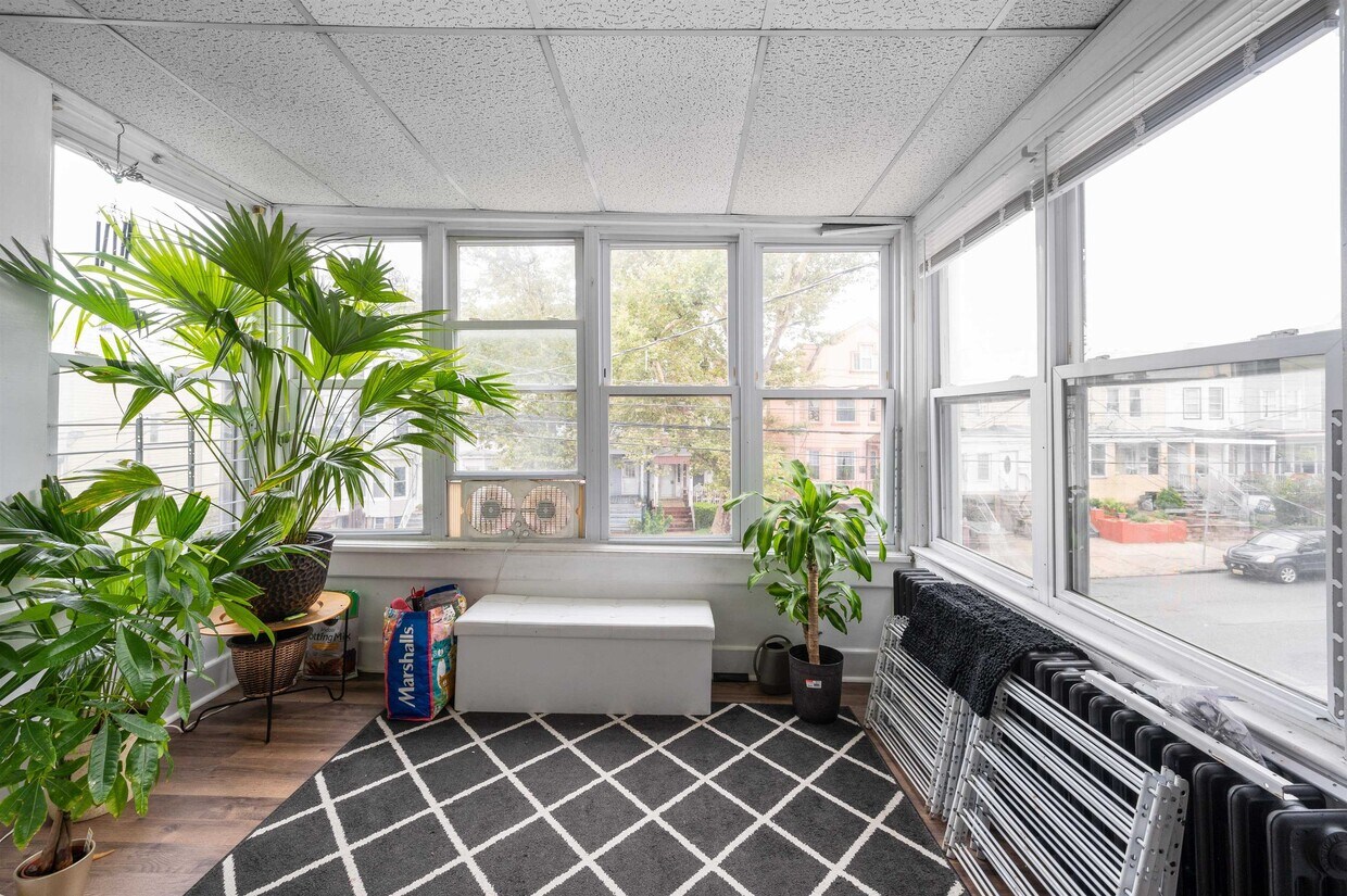 Primary Photo - 285 Union St