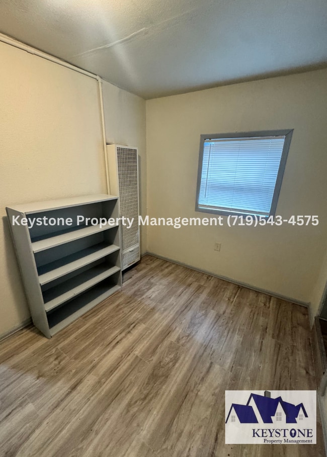 Foto del edificio - 1st MONTH FREE!!!  Downtown Studio Unit with Dedicated Entrance! $700/$700