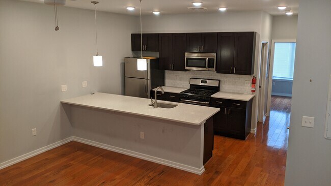 Building Photo - 409 N 41st St