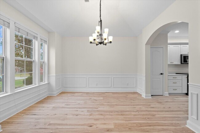 Building Photo - 12123 Brooks River Dr