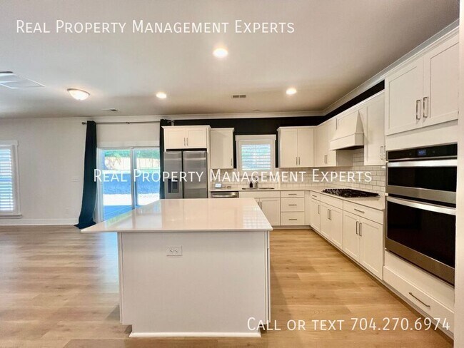 Foto del edificio - 4216 McIntyre Ave