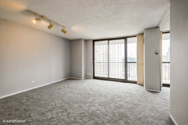 Building Photo - 10 E Ontario St