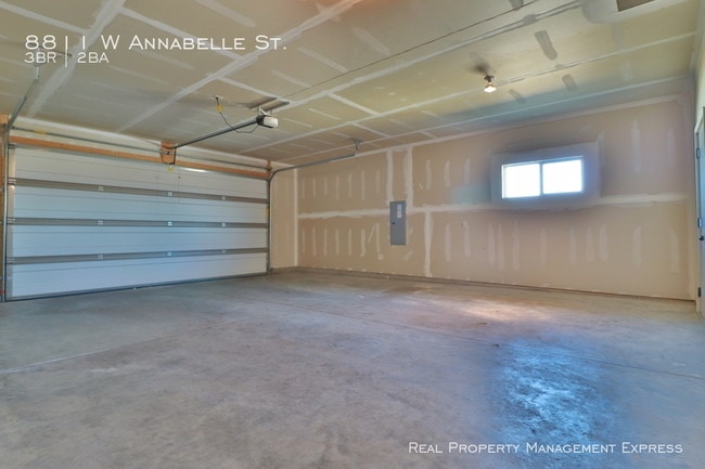 Foto del edificio - Beautiful 3 Bedroom townhome $500 Deposit!