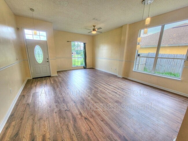 Foto del edificio - 433 Casheros Cove Dr