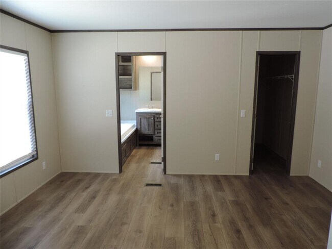 Building Photo - 117 N San Jacinto Ave