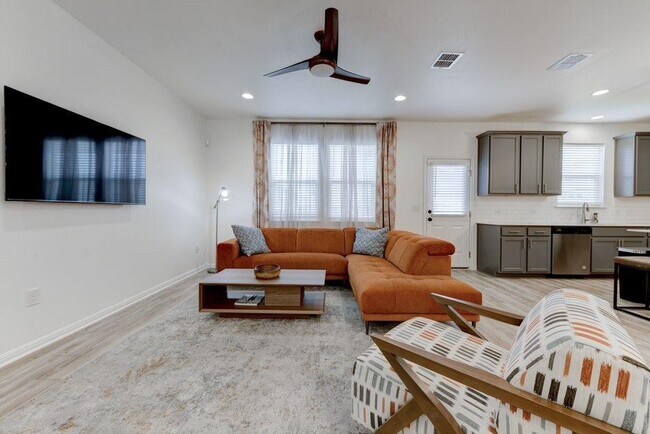 Foto del edificio - 6502 Arden Fls Dr