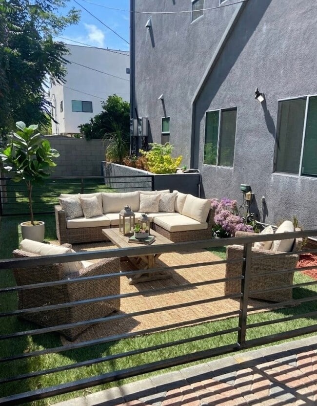 Building Photo - 11514 Emelita St