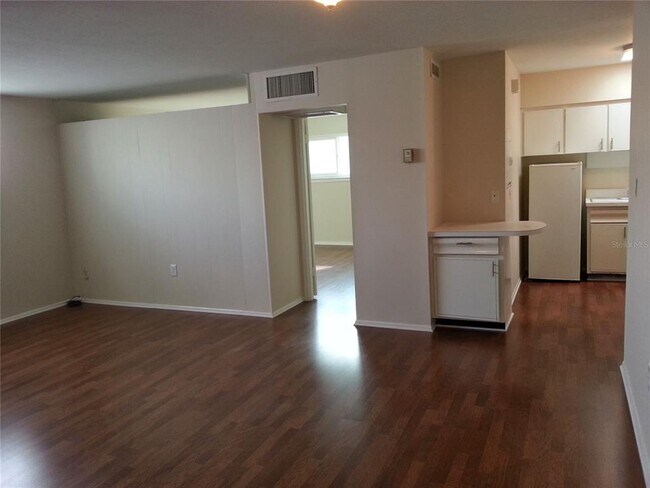 Building Photo - 378 St Armands Cir