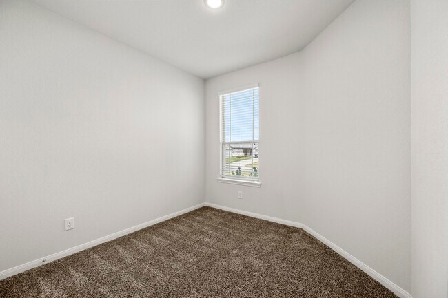 Building Photo - 25207 Pomegranate Pl