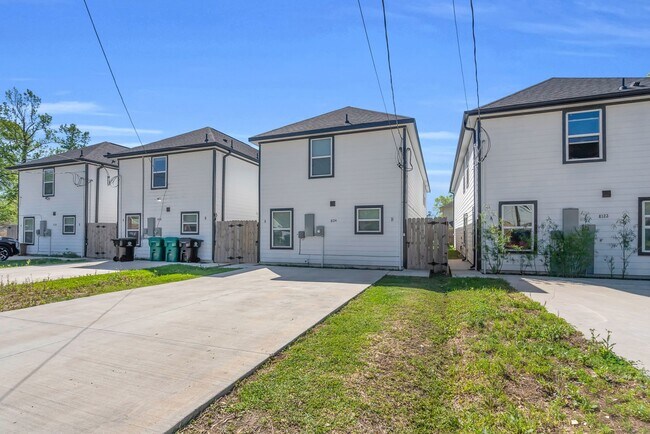 Building Photo - 8124 Sterlingshire St