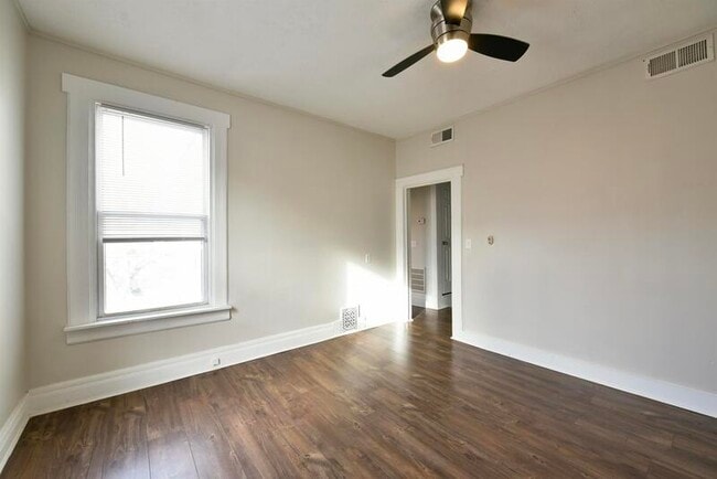 Building Photo - 536 S 30th St