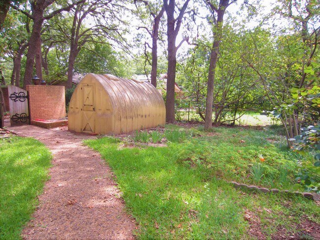 Foto del edificio - 1815 Greenwood Dr