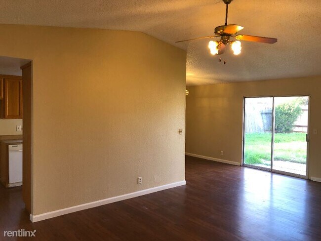 Foto del edificio - 3 br, 2 bath House - 10255 Ellenwood Ave
