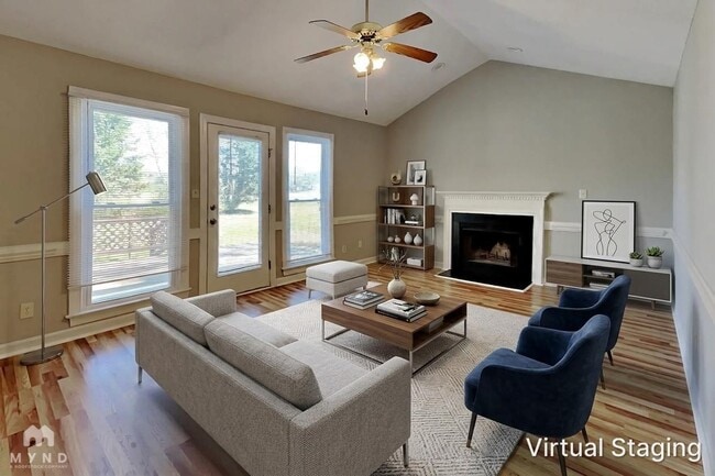 Building Photo - 3016 Lindsay Dr