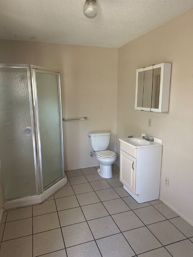 Foto del edificio - Cute 2 Bedroom, 2 Bathroom, 1 Car Garage h...