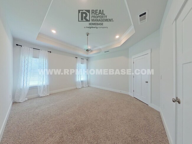 Building Photo - Elegant 4-Bedroom Residence in Desirable C...