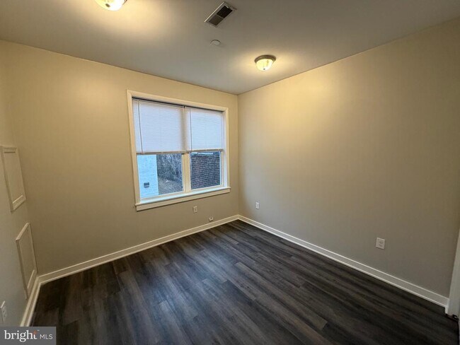 Foto del edificio - 1535 Cecil B. Moore Ave