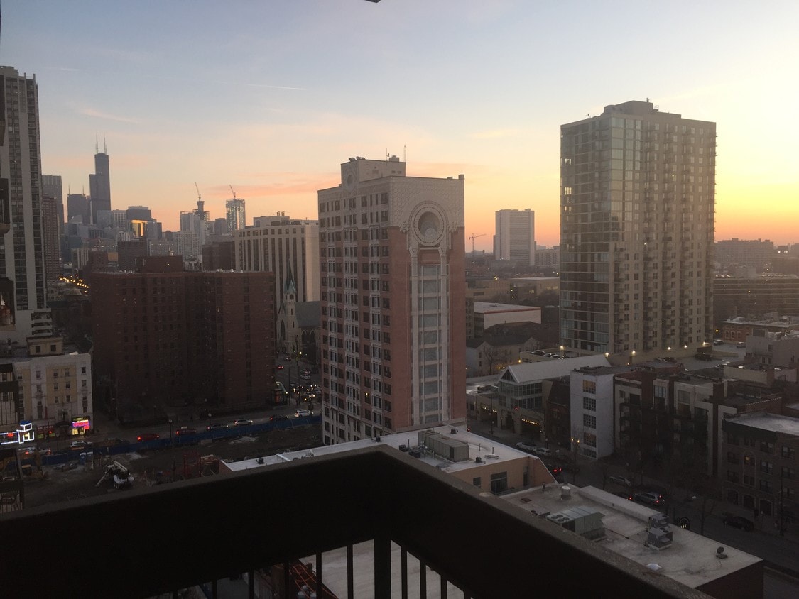 balcony - 1255 N Clark St