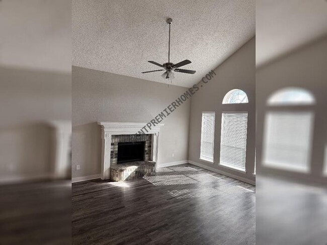 Building Photo - 1104 Union Dr