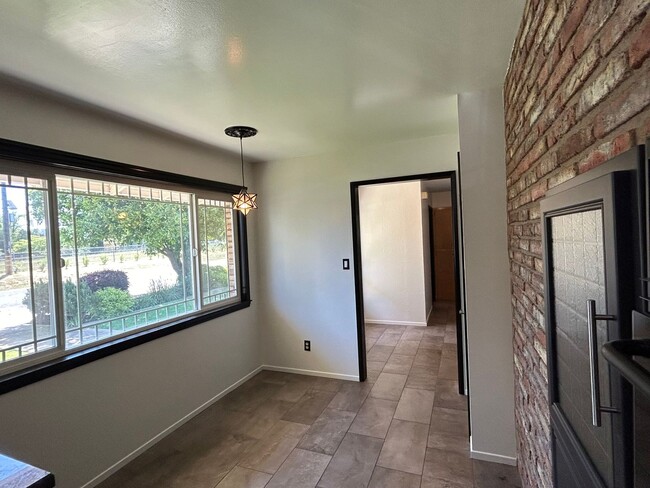 Building Photo - 105 Lemon Hill Drive - Your Get Away Home!!