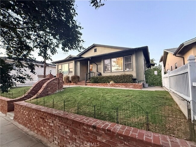 Building Photo - 970 W 8th St