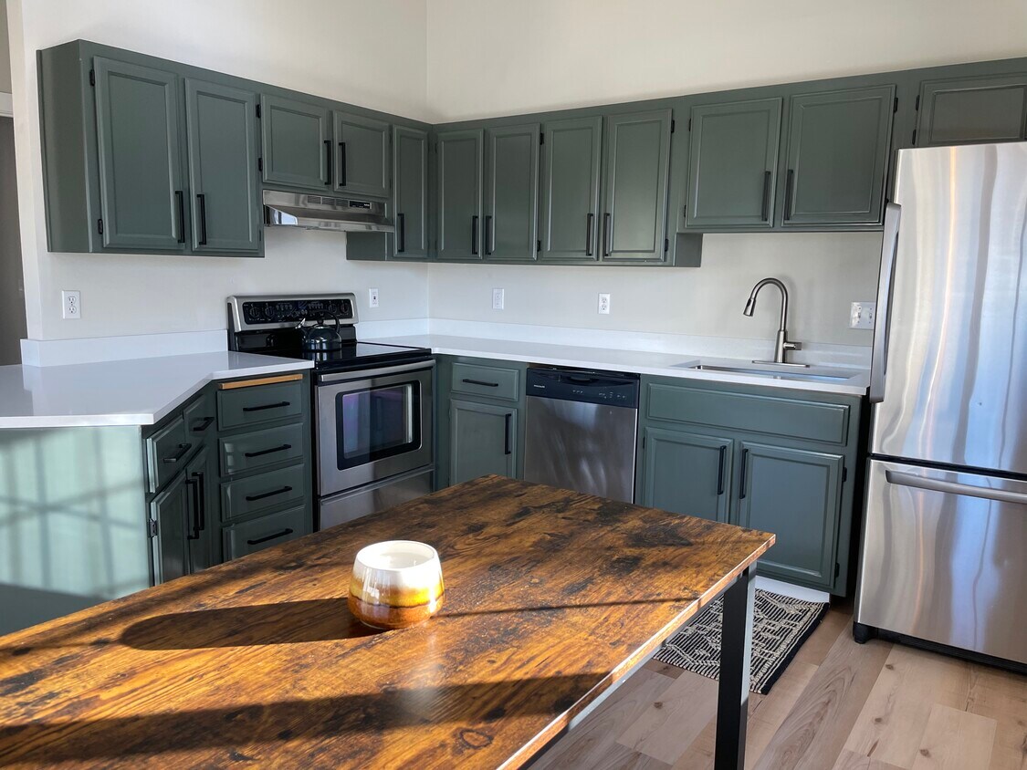 Foto principal - 543 NE Emerson Ave