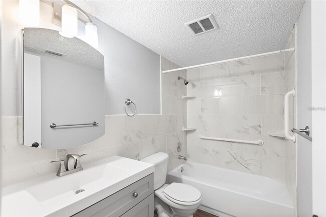 Building Photo - ST PETE APARTMENT FOR RENT!!
