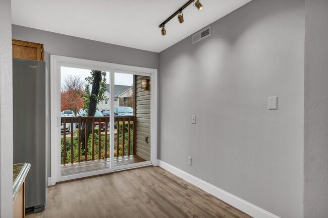 Building Photo - 102 Vixen Cir