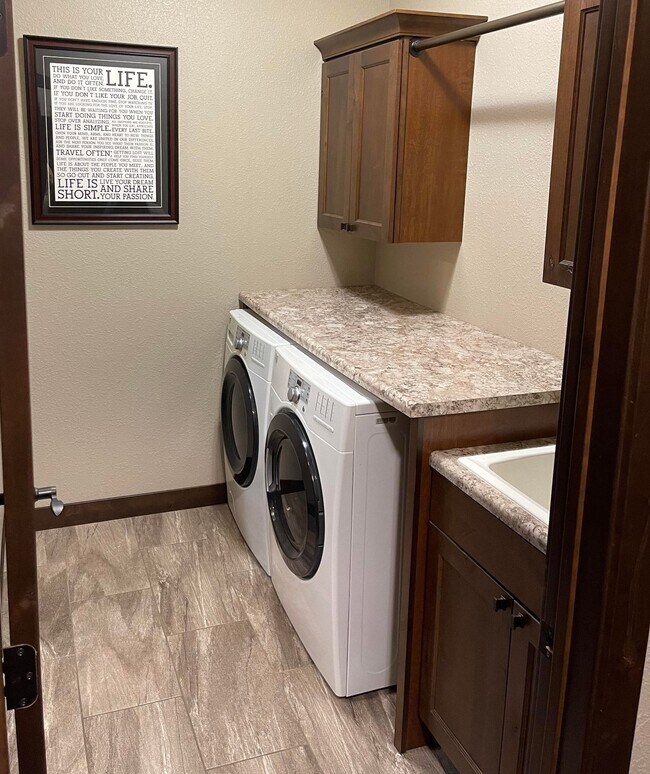 Building Photo - 3628 Ping Dr