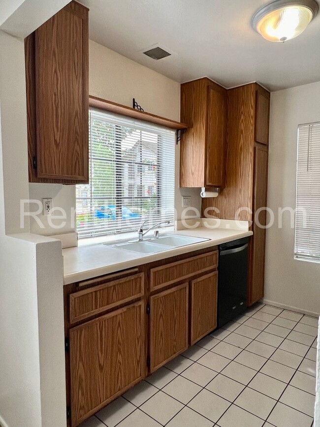 Foto del edificio - 8550 Summerdale Rd