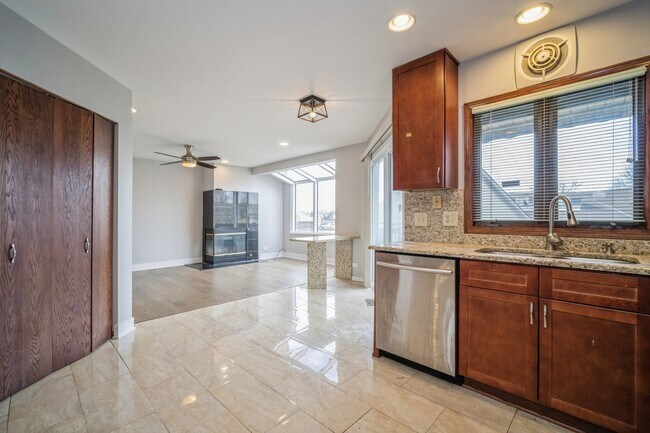 Foto del edificio - 933 W Essex Pl