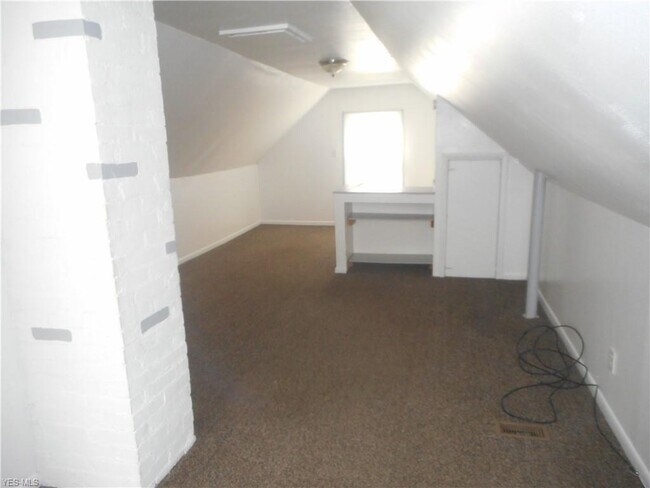 Building Photo - 17201 Lotus Dr