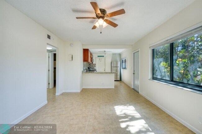 Building Photo - 714 SE 19th Ave