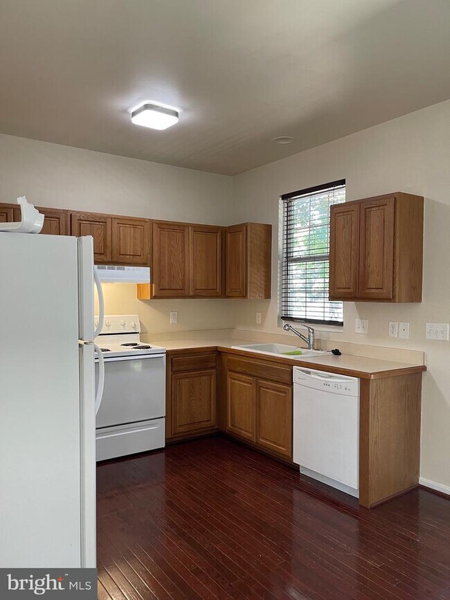 Foto del edificio - 102 Potomac Ct