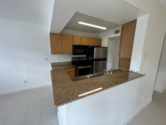 Foto del edificio - 1st Floor 1 Bedroom and 1 Bathroom Condo  located in the Gated Community of Lexington Place