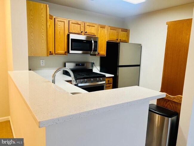Building Photo - 1049 Gardenview Loop