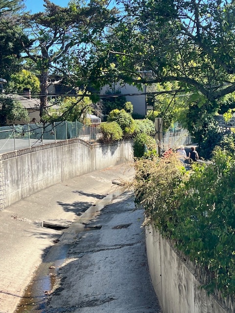 Foto del edificio - 1115 Sir Francis Drake Blvd