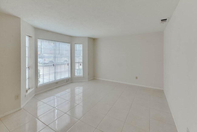 Interior Photo - 3818 Willow Springs Ln