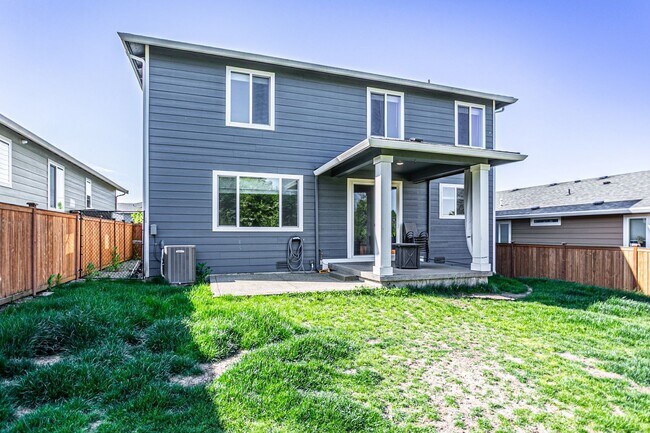 Building Photo - Spacious 4 bed home in Cascade Vista Commu...