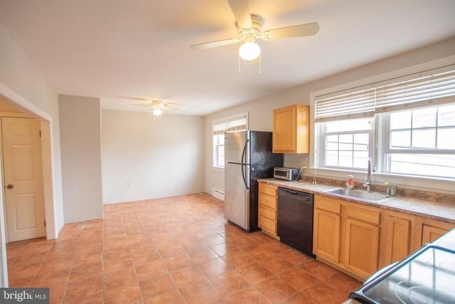 Foto del edificio - 2553 E Somerset St