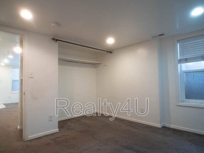 Foto del edificio - 382 400 S