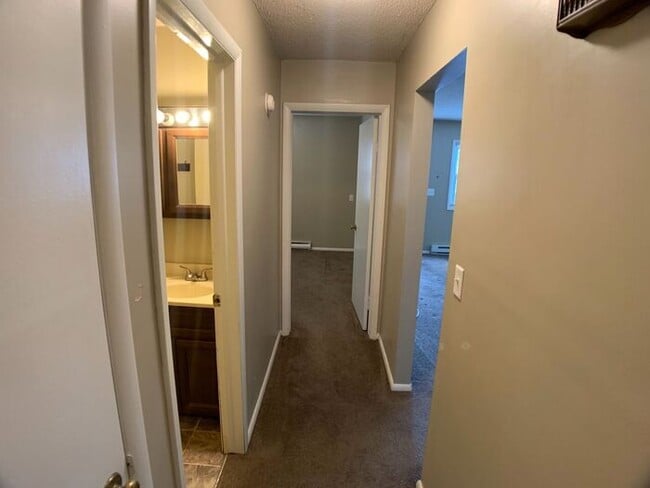 Building Photo - 2 Bed Duplex in Bridgman with attached garage!