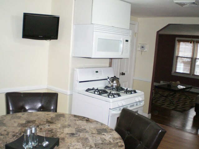 Building Photo - 86 Tobey St
