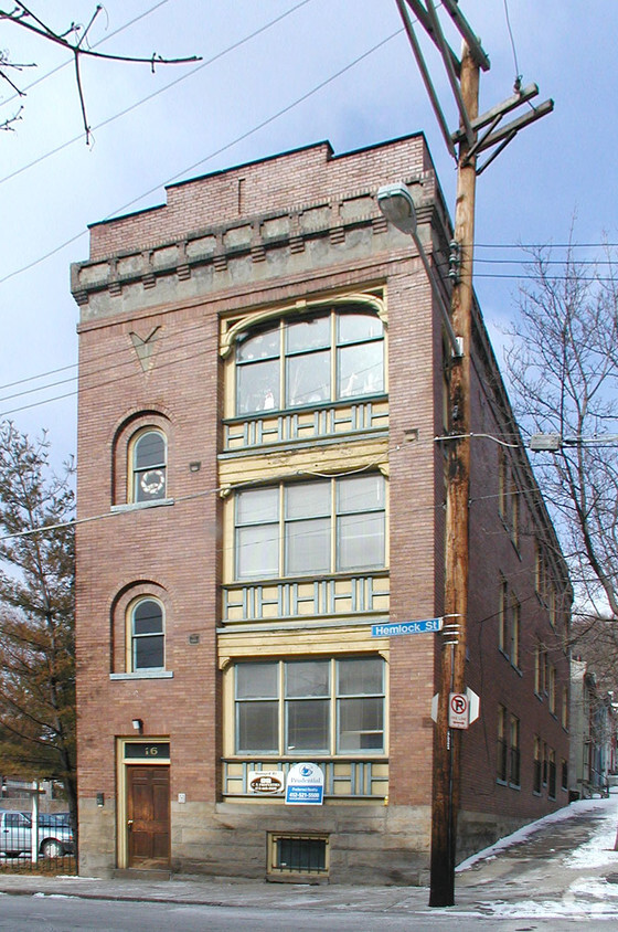 Edificio principal, vista al - 16 Hemlock St