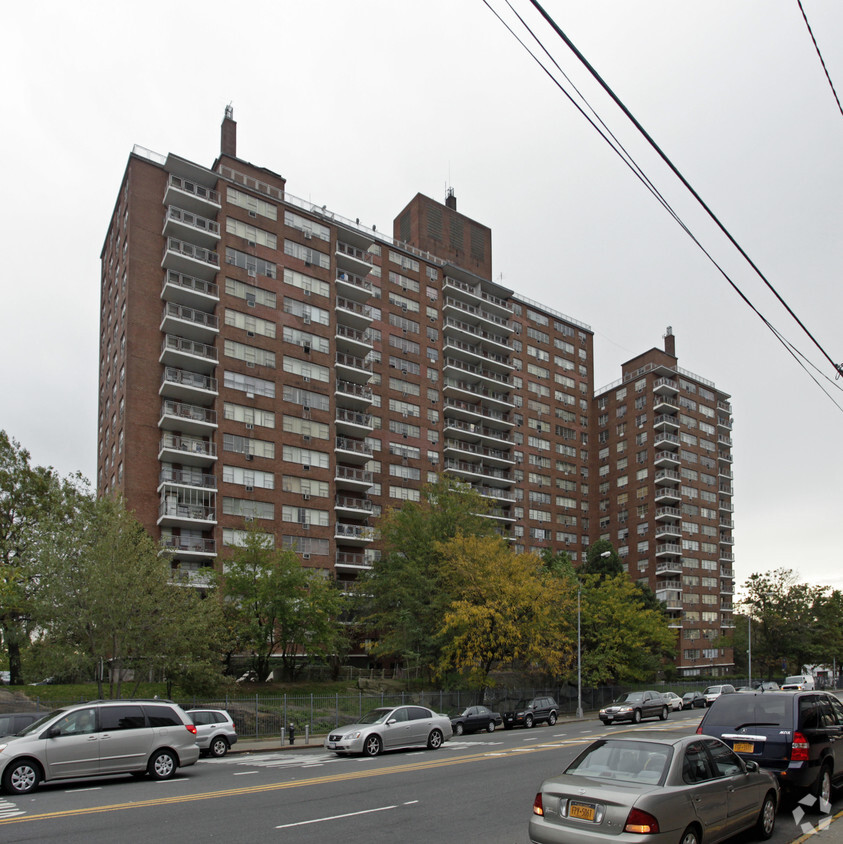 Foto del edificio - Bronx Park East