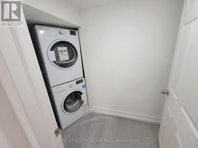 Photo du bâtiment - 92 Nelson St W