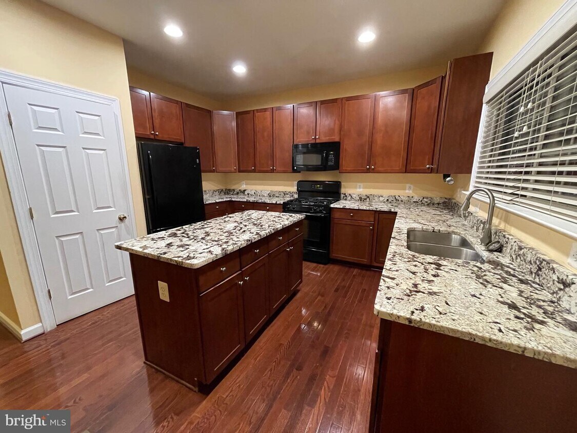 Foto principal - 6052 Popes Creek Pl