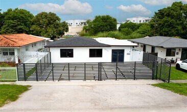 Building Photo - 2920 SW 69th Ave